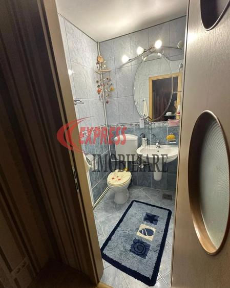 Apartament cu 4 camere semidecomandat în 1 Decembrie 1918