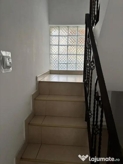 Casă cu 5 camere în Central