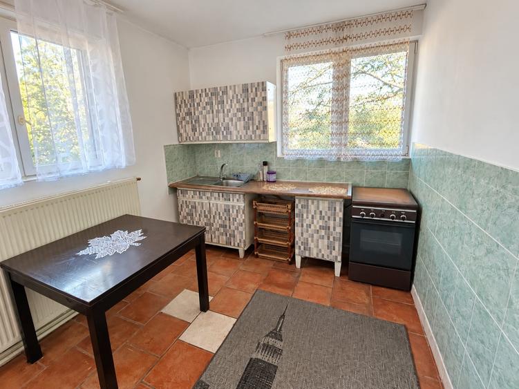 Apartament cu 2 camere decomandat, mobilat în Lipovei