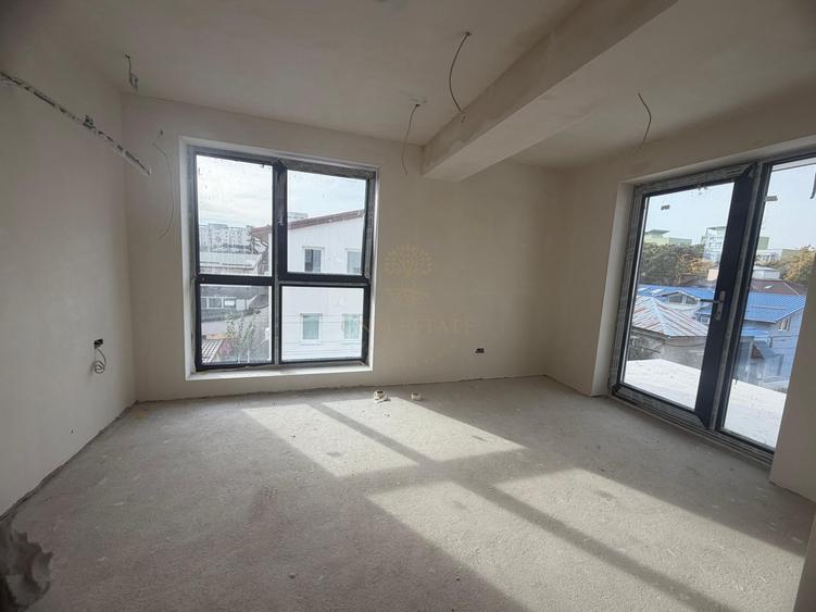 Apartament cu 3 camere semidecomandat, mobilat în Tineretului