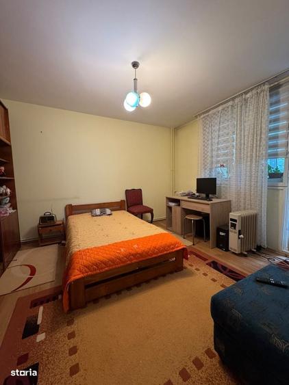Apartament cu 3 camere decomandat în Rahova