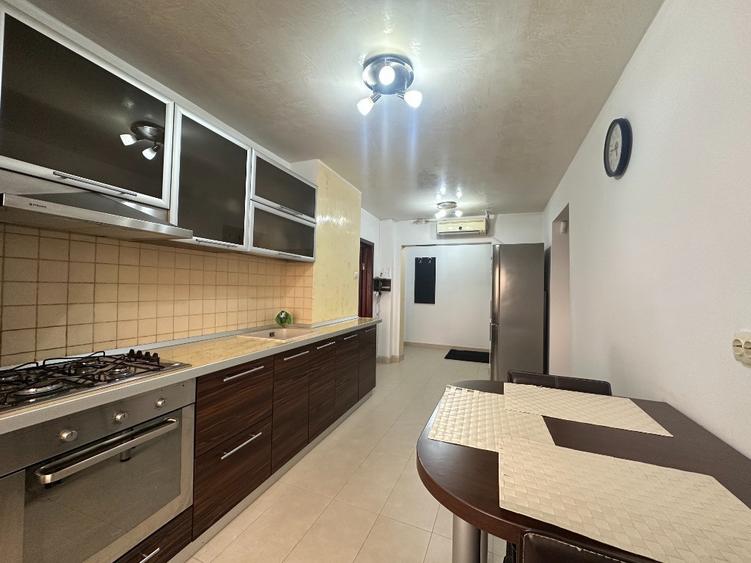 Apartament cu 2 camere decomandat în Republicii