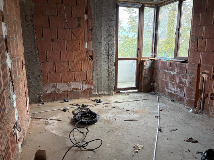 Duplex cu 4 camere cu Teren 250 Mp în Domnești