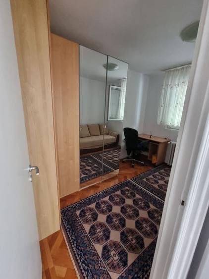 Apartament cu 3 camere semidecomandat în Cotroceni