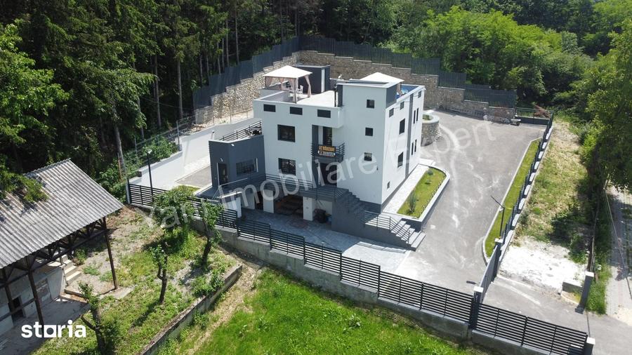 Casă cu 7 camere cu Teren 982 Mp în Curtea de Argeș