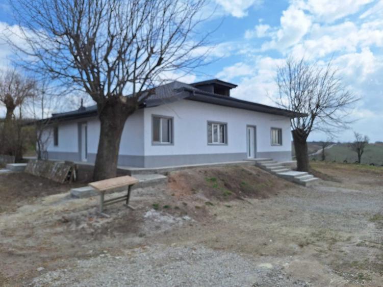 Casă cu 4 camere în Industrială