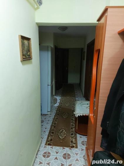 Apartament cu 4 camere decomandat în Roman