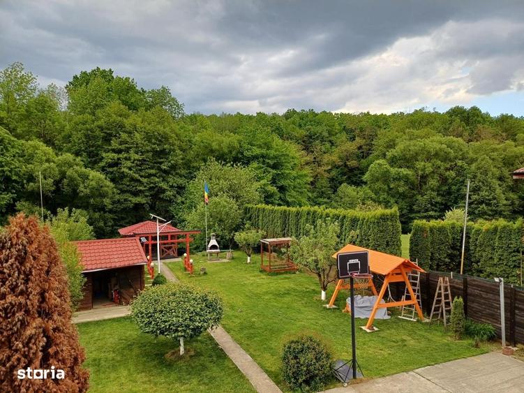 Casă cu 4 camere în Hârsa
