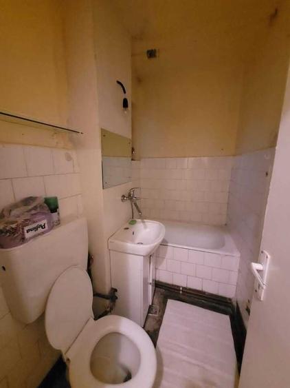 Apartament cu 3 camere semidecomandat în Dâmbu Pietros