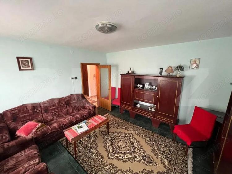 Apartament cu 2 camere decomandat, mobilat în Micro 12