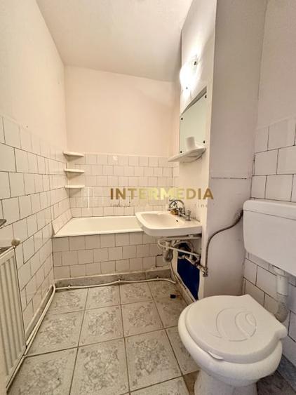 Garsonieră decomandată în Cetate