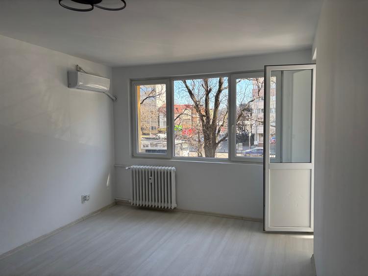 Apartament cu 2 camere semidecomandat în Bucur Obor