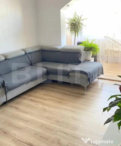 Apartament cu 3 camere decomandat în Tractorul