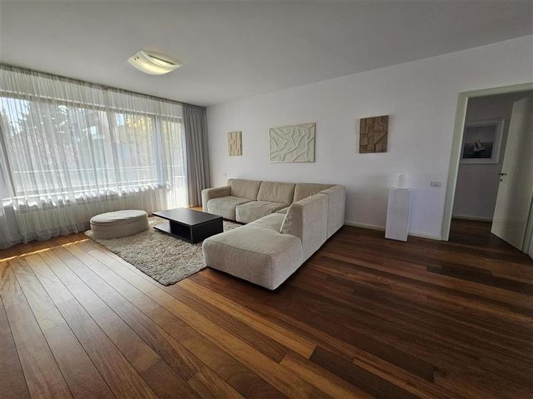 Apartament cu 3 camere semidecomandat, mobilat în Kiseleff