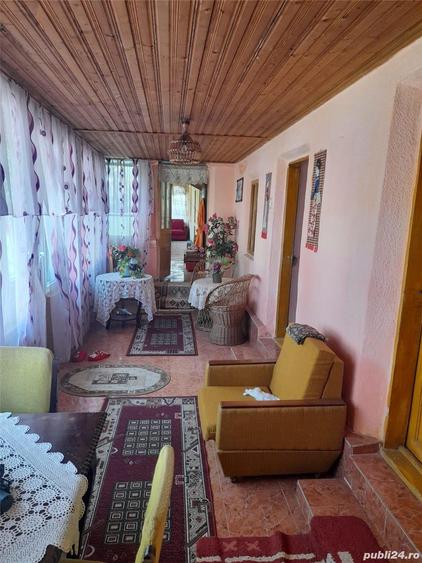 Casă cu 5 camere cu Teren 700 Mp în Peretu