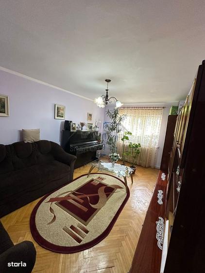 Apartament cu 3 camere decomandat în Dancu