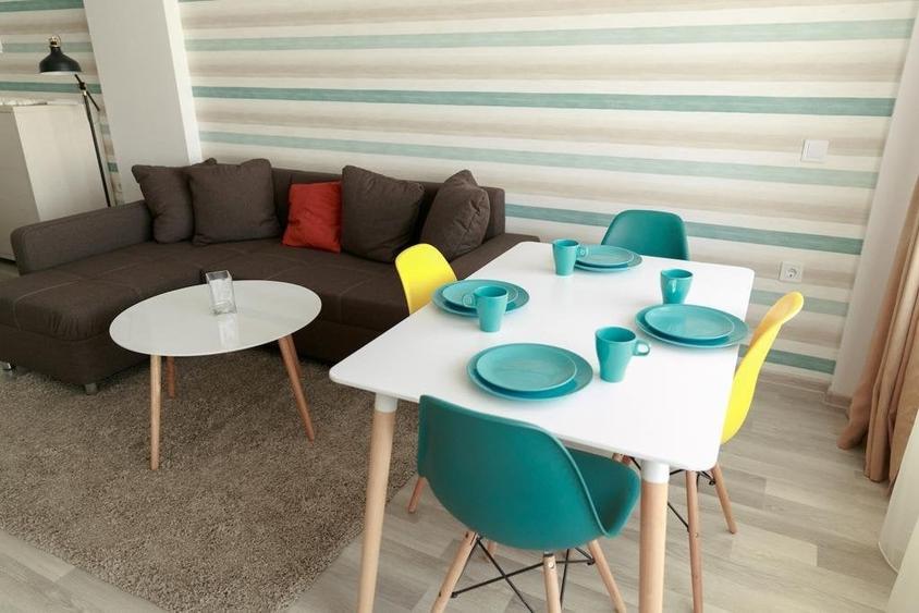 Apartament cu 2 camere semidecomandat, mobilat în Central