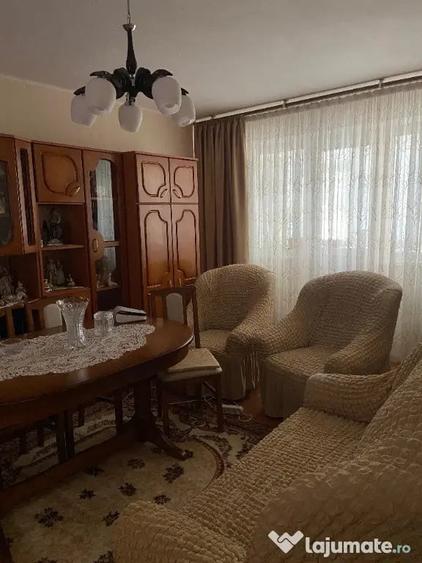 Apartament cu 3 camere decomandat în Plantelor