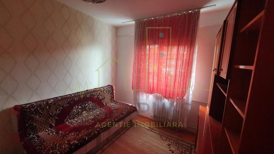 Apartament cu 3 camere decomandat, mobilat în Soarelui