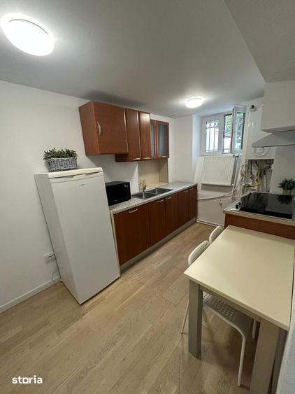 Apartament cu 5 camere în Dămăroaia
