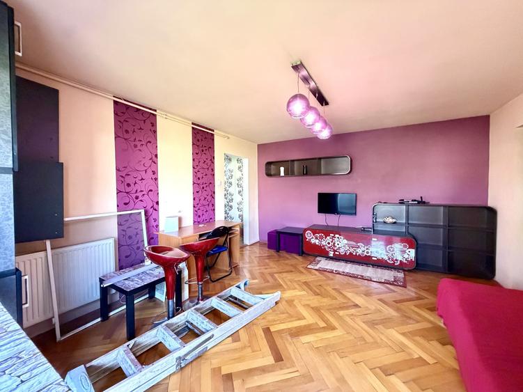 Apartament cu 3 camere semidecomandat, mobilat în Bucovina