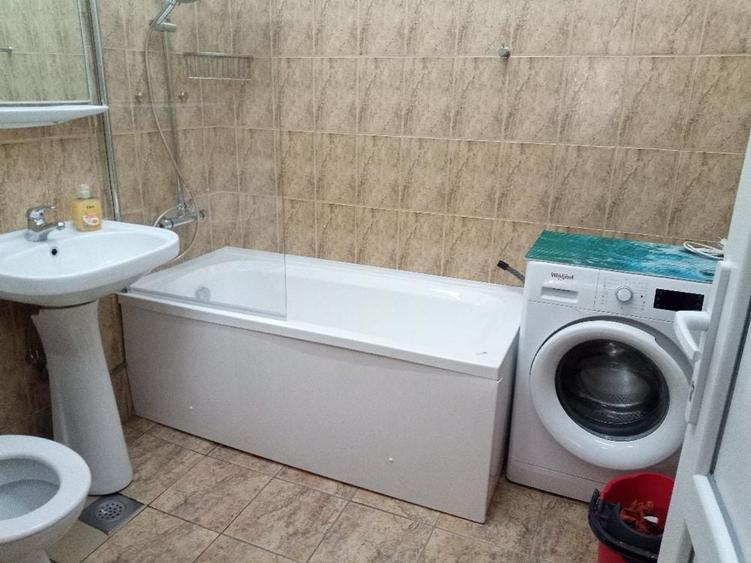 Apartament cu 3 camere decomandat în Dosu Bricii
