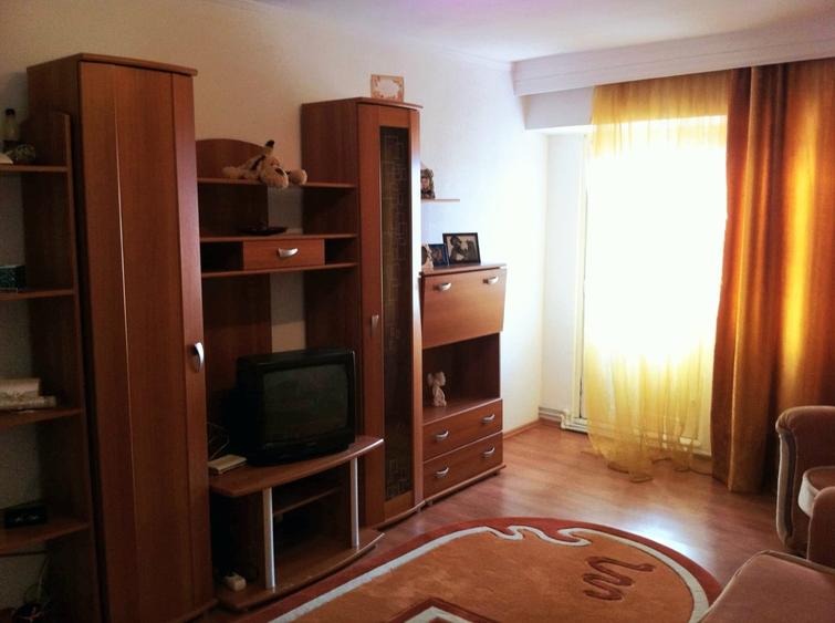 Apartament cu 2 camere decomandat, mobilat în Ultracentral