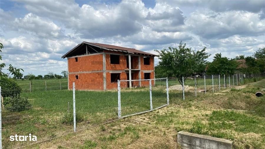 Casă cu 4 camere cu Teren 334 Mp în Gepiu