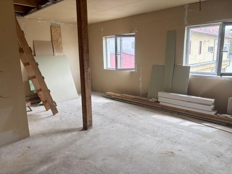 Apartament cu 2 camere decomandat în Valea Aurie
