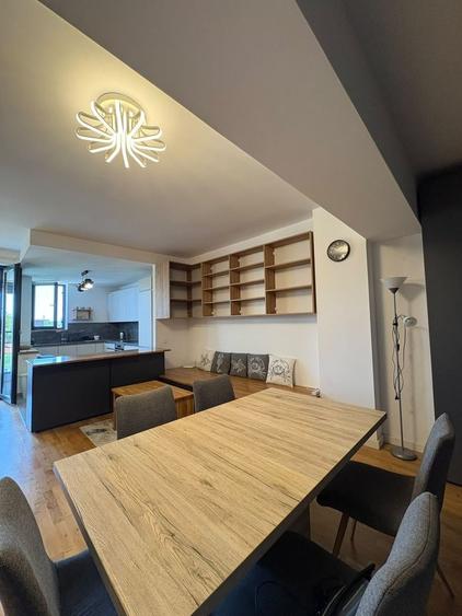 Apartament cu 3 camere decomandat, mobilat în Iancu Nicolae