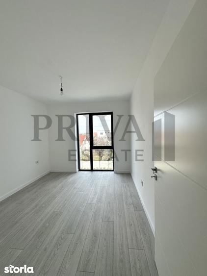 Apartament cu 3 camere decomandat în Girocului
