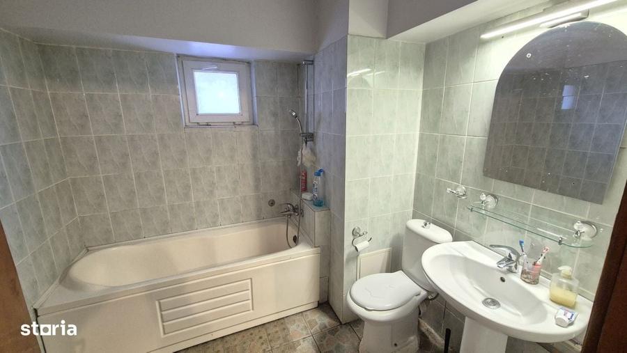 Apartament cu 3 camere semidecomandat în 9 Mai