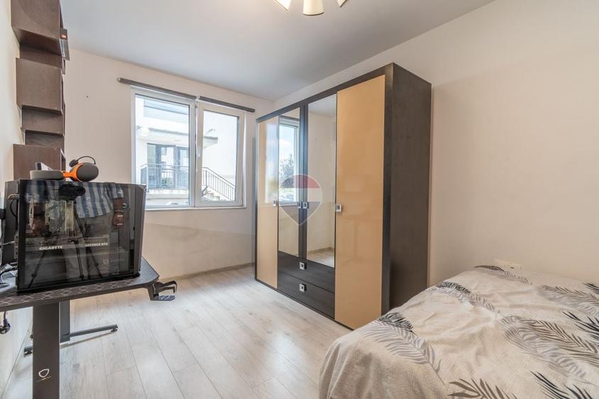 Apartament cu 3 camere decomandat, mobilat în Bună Ziua