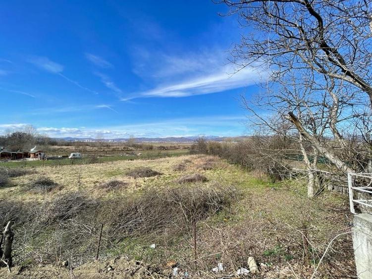 Teren de 2887 mp, în Barza