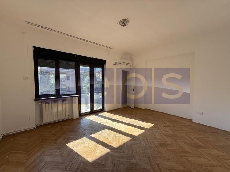Apartament cu 5 camere semidecomandat, mobilat în Amzei