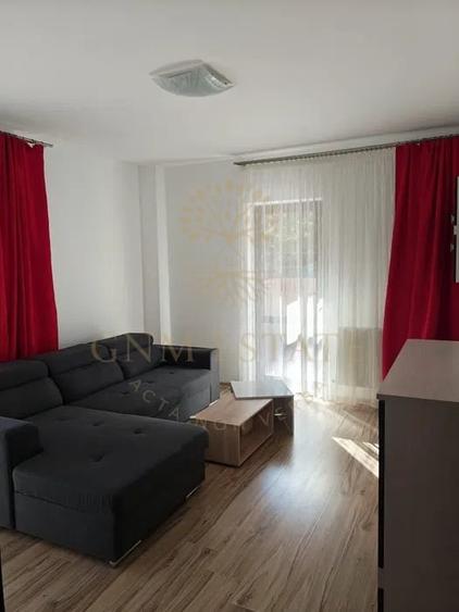 Apartament cu 3 camere decomandat, mobilat în Păcii