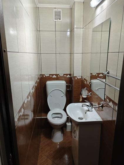 Apartament cu 3 camere semidecomandat în Central