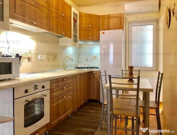 Apartament cu 3 camere decomandat în Centrul Istoric