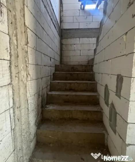 Casă cu 5 camere cu Teren 242 Mp în Central
