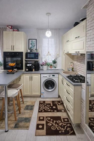 Apartament cu 3 camere decomandat în Central