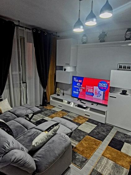 Apartament cu 2 camere semidecomandat în Podu Roș