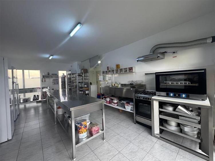 Duplex cu 4 camere cu Canalizare în Sub Coastă