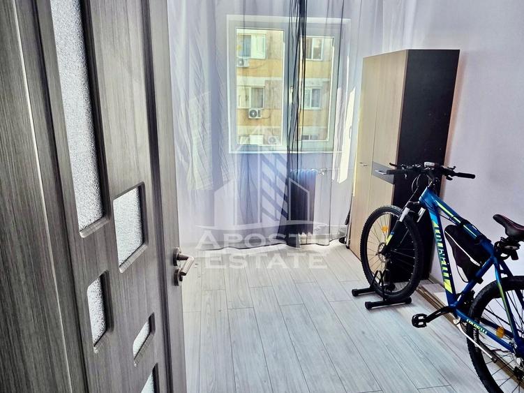 Apartament cu 3 camere semidecomandat în Șagului