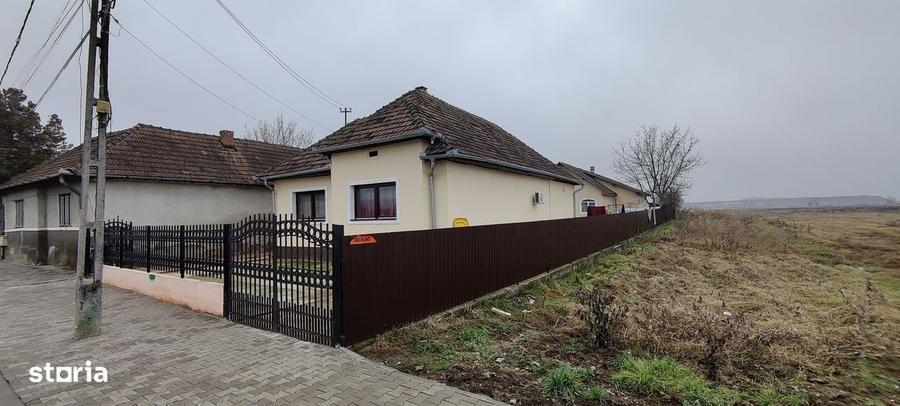 2 CASE / str. Eminescu - 8