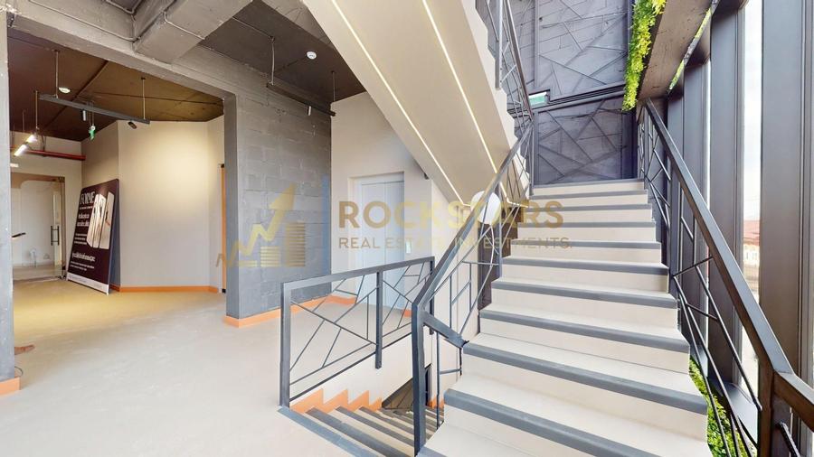 Spațiu comercial, de 148.60000610352 mp, în Dobroești