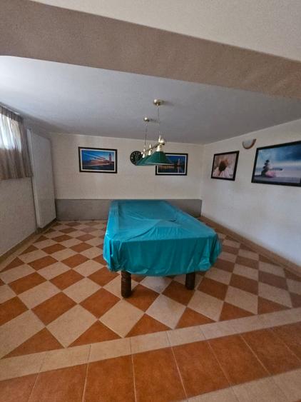 Casă individuală cu 8 camere cu Piscina în Frumușani