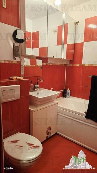 Apartament cu 3 camere semidecomandat în Gara de Nord