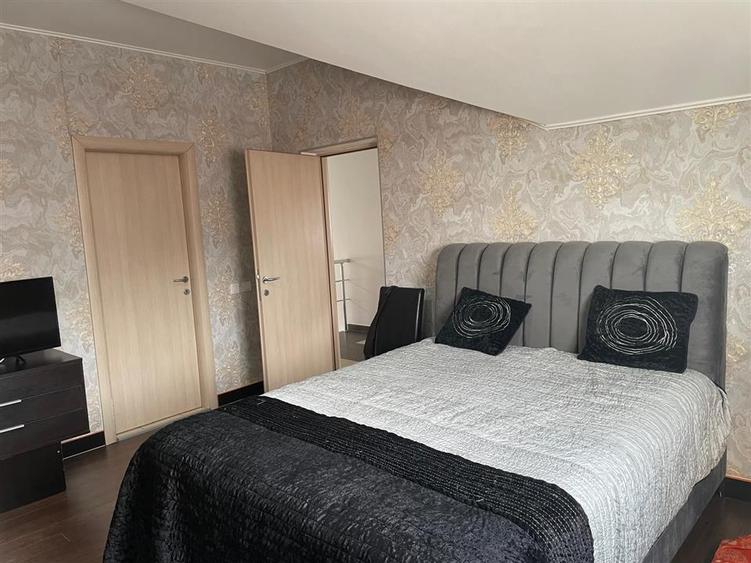 Casă cu 6 camere cu Canalizare în Exterior Est