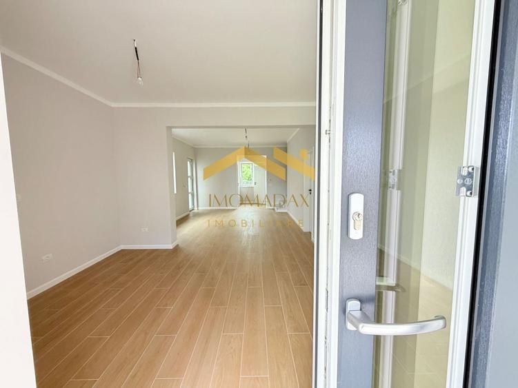 Duplex cu 4 camere cu Canalizare în Bucovăț (Remetea Mare)