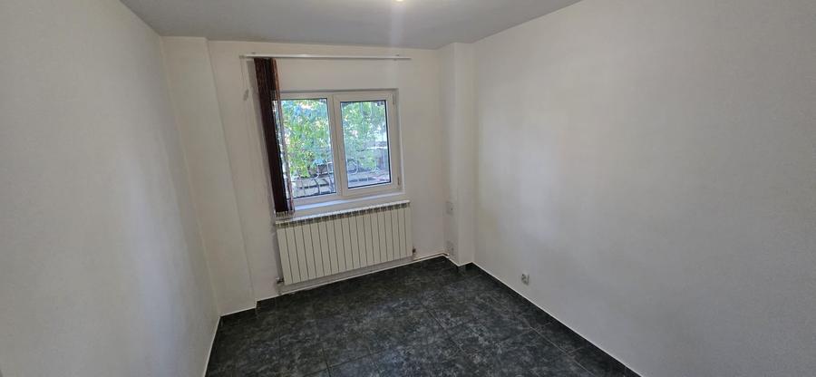 Apartament cu 4 camere semidecomandat în Brâncoveanu